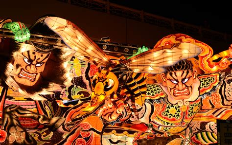 ねぶた祭り ホテル - 祭りの熱気と宿泊の静けさの融合