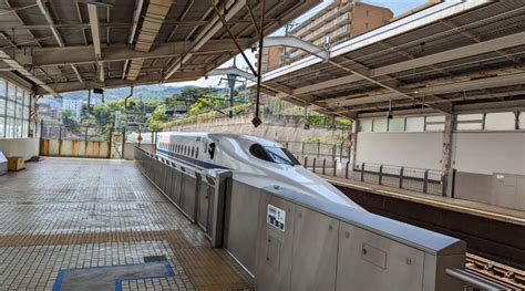 大阪から熱海 新幹線：旅の途中で見つける小さな奇跡